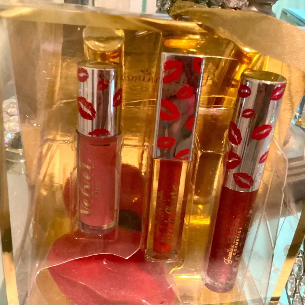 Pretty lipstick bundle